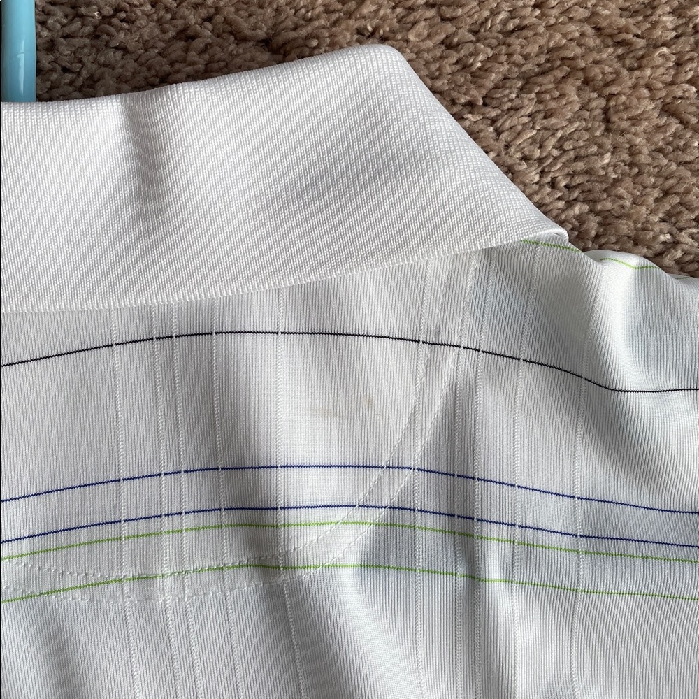 This is a Walter Hagen essentials golf polo shirt. - Picture 6 of 7